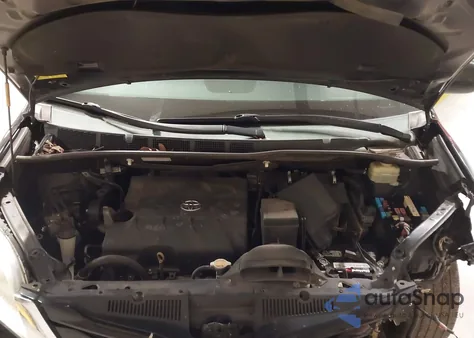 2015 Toyota Sienna Le 8 Passenger z USA, uszkodzony, nr VIN 5TDKK3DC6FS537518